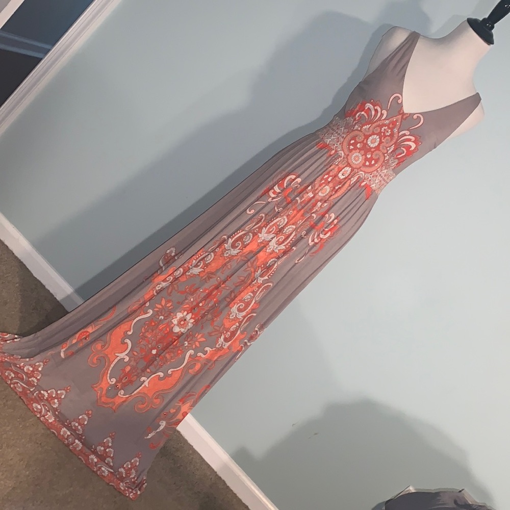 Gorgeous maxi dress!